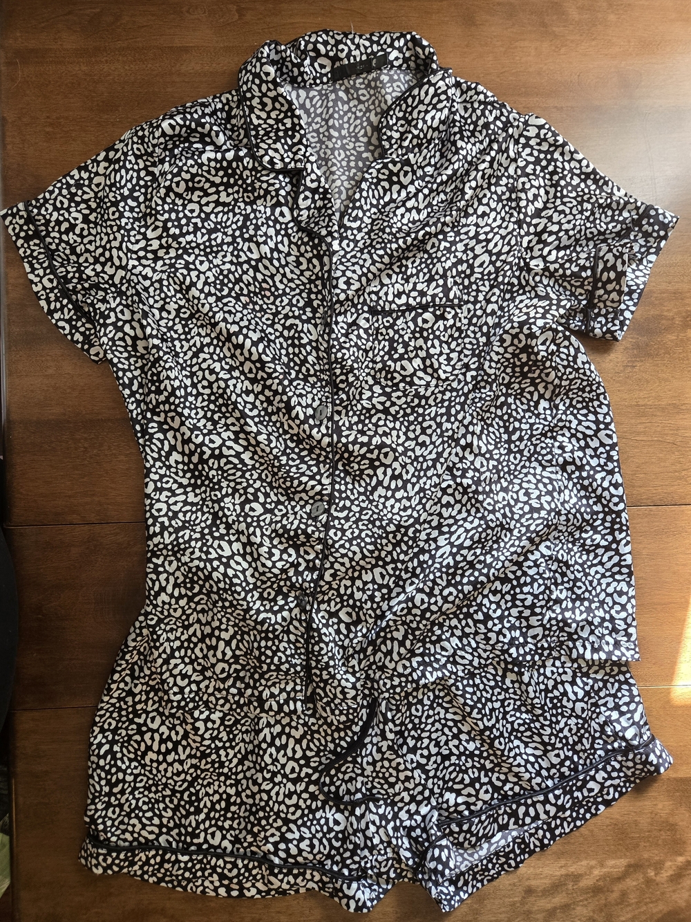Women’s Black & White Leopard Print Short Sleeve Top